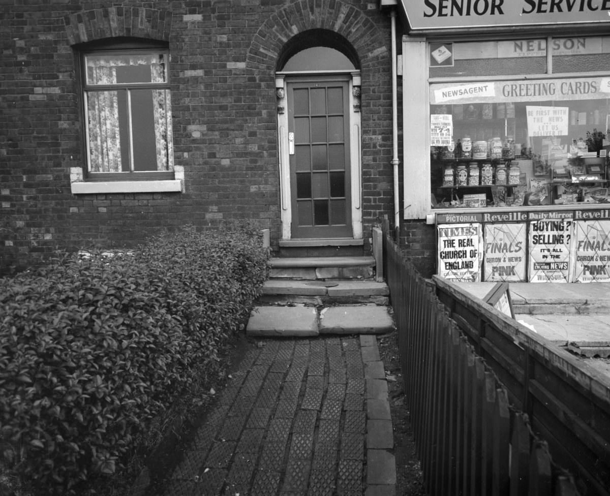 Manchester in 1963: Fascinating and Sombre Black-and-White photos of Empty Manchester Streets