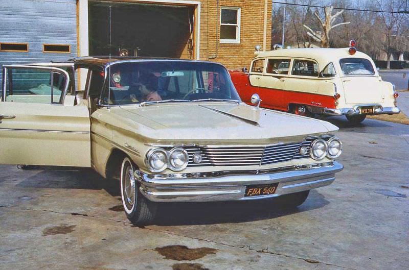 1960 Pontiac Catalina Safari Wagon