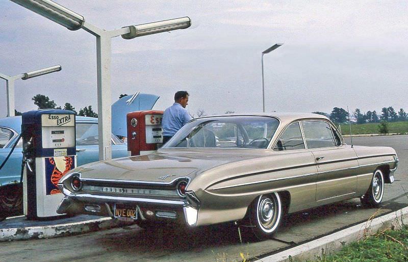 1961 Oldsmobile Super 88 Coupe