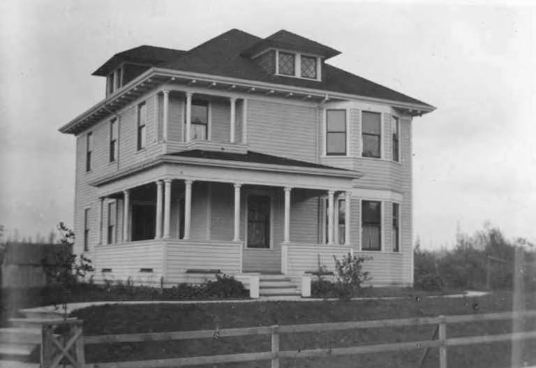 Residence at the northwest corner of NE 45th St. and Brooklyn Avenue, 1898