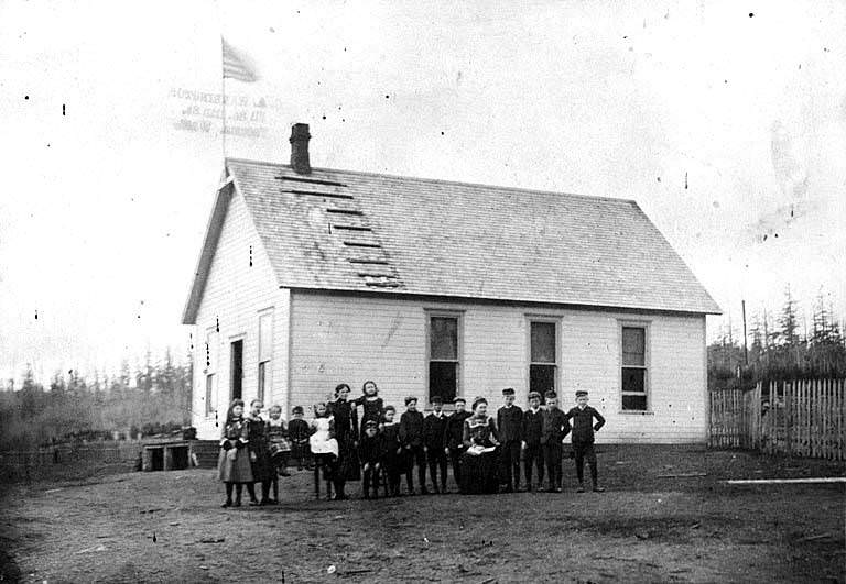 Schoolchildren in front of temporary building for Queen Anne School, top of Queen Anne Hill, Seattle, 1890