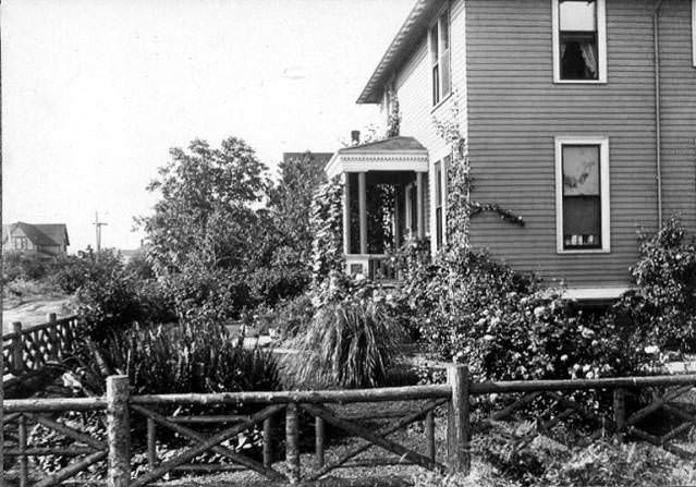 Soule residence garden, 1353 32nd Ave. Sreet, Seattle, 1899