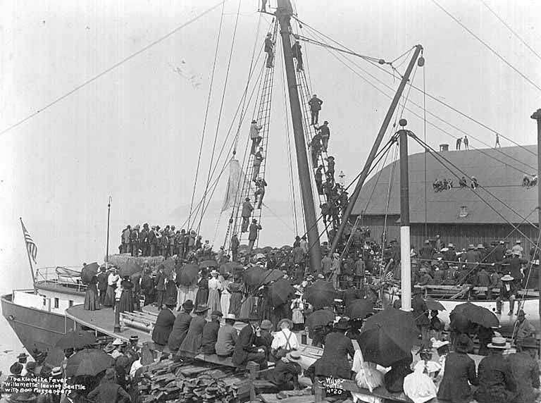 Steamer Willamette departing from the crowded Seattle waterfront for the Klondike, 1899