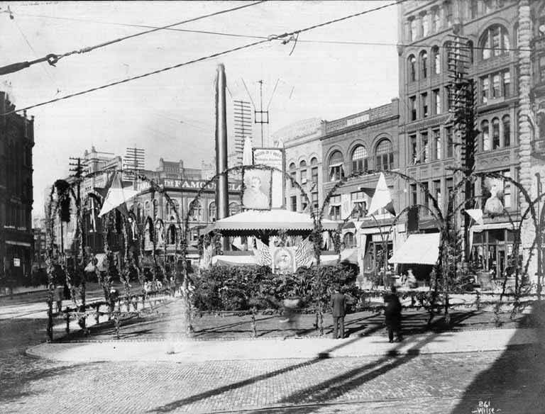 Celebration honoring volunteers of the First Washington Volunteer Infantry Regiment, Pioneer Square, 1899