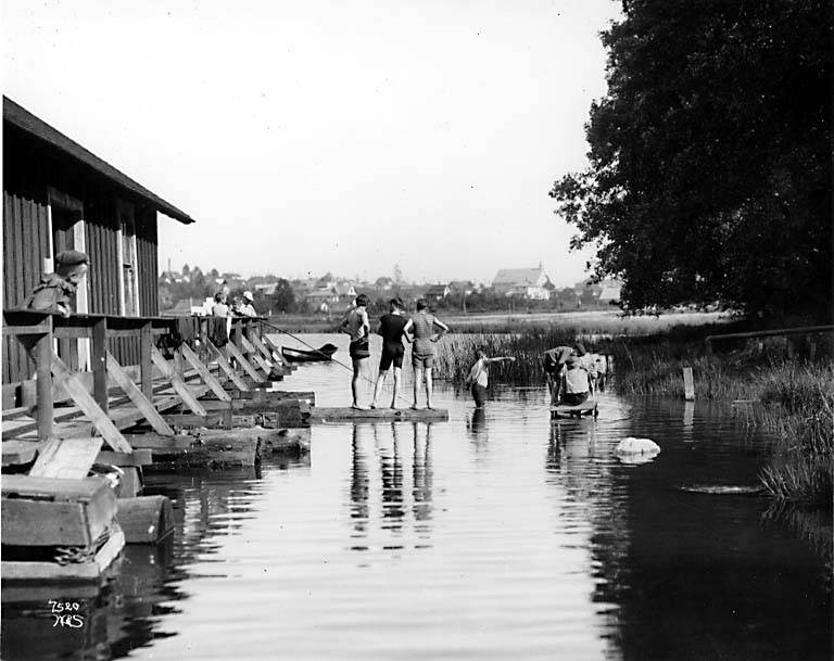 Children bathing in Green Lake, 1895