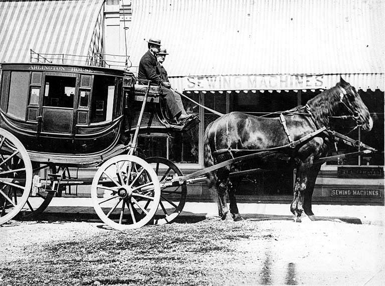 Arlington House horse-drawn coach, 1879