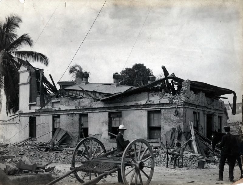 Earthquake damaged building, Kingston, 1907