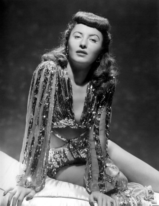 Fabulous Photos of Barbara Stanwyck during the Filming of 'Ball of Fire (1941)'