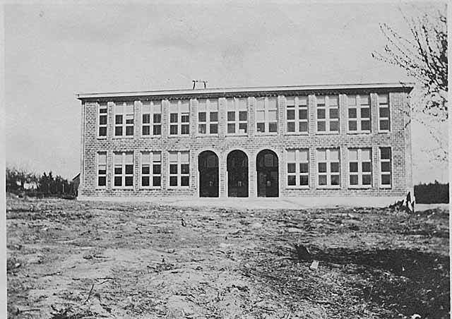 Bellevue Grade School building under construction, Bellevue, 1920
