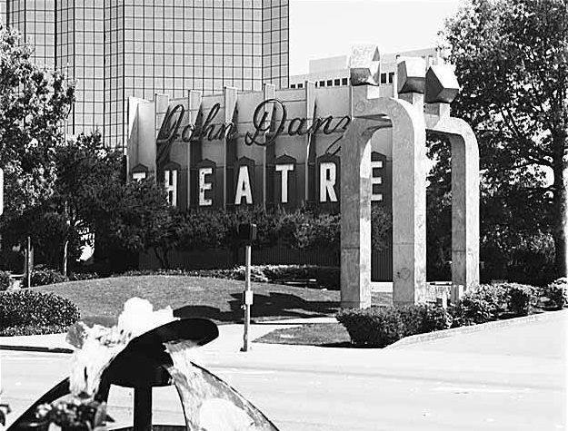 Bellgate sculpture outside John Danz Theatre, Bellevue, May 14, 1989