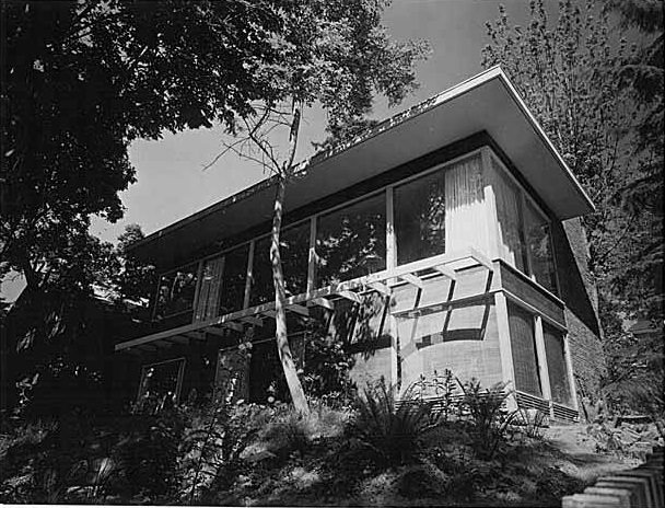 Crockett residence exterior, Bellevue, Washington, 1950