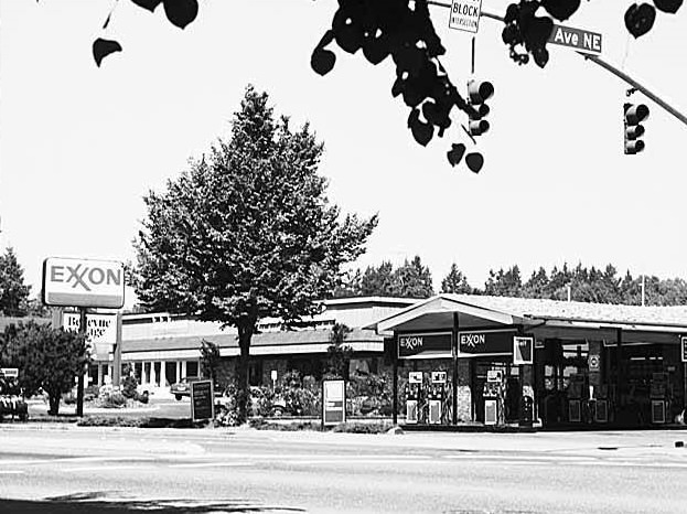 Exxon station, Bellevue, May 14, 1989