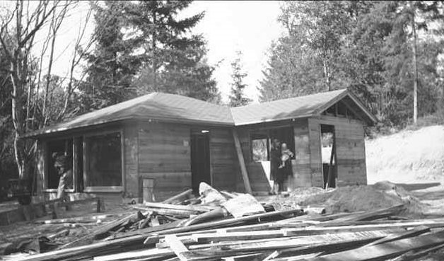 Fenwick home under construction, Bellevue, 1944