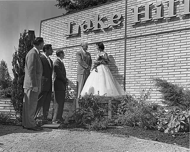 Governor Arthur Langlie dedicating Lake Hills community, 1955