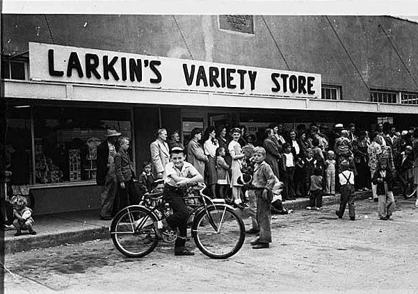 Larkin's Variety Store, Redmond, 1945
