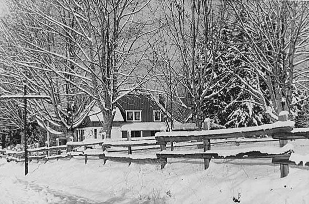 Old Highland School in snow, Bellevue, 1955