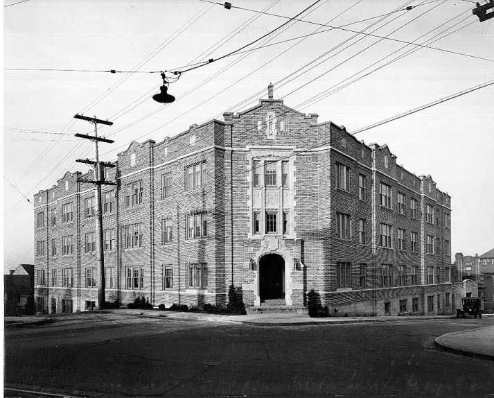Roundcliffe Apartments on Bellevue Ct. E., 1925