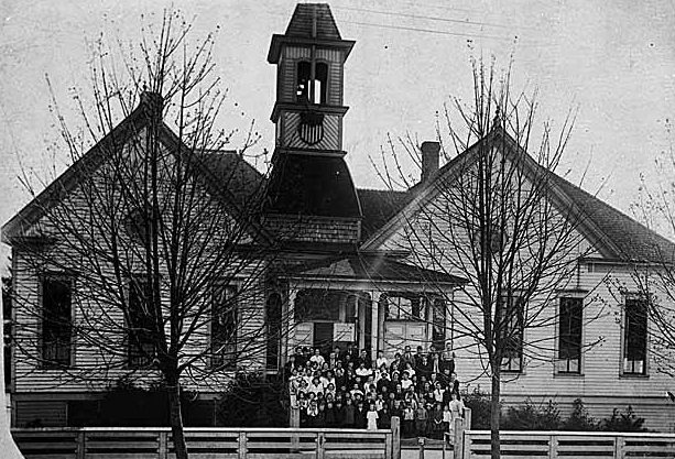 Students on steps of Bellevue School, Bellevue, 1912