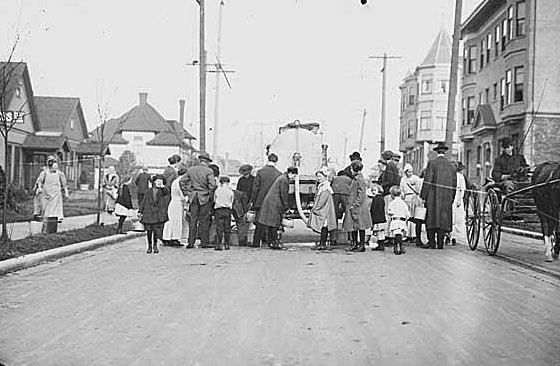 Truck delivering water on Bellevue Avenue, Seattle, 1911