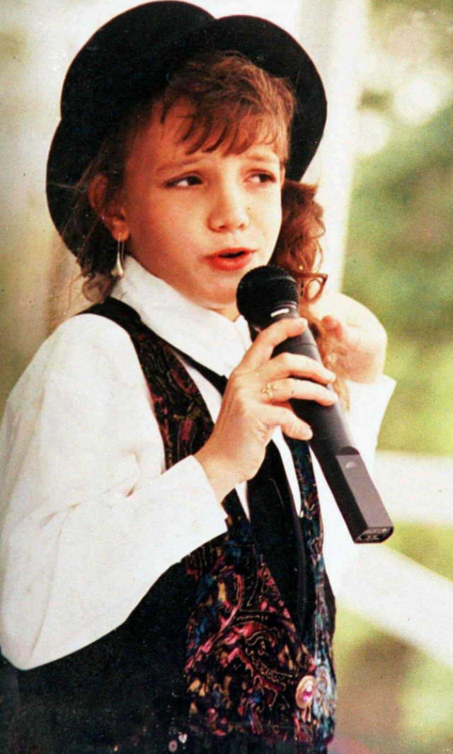 Adorable Childhood Photos of Britney Spears from the 1890s and 1990s