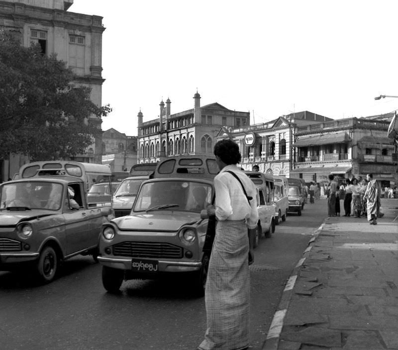 Rangoon. Sule Pagoda Road, Burma, 1986