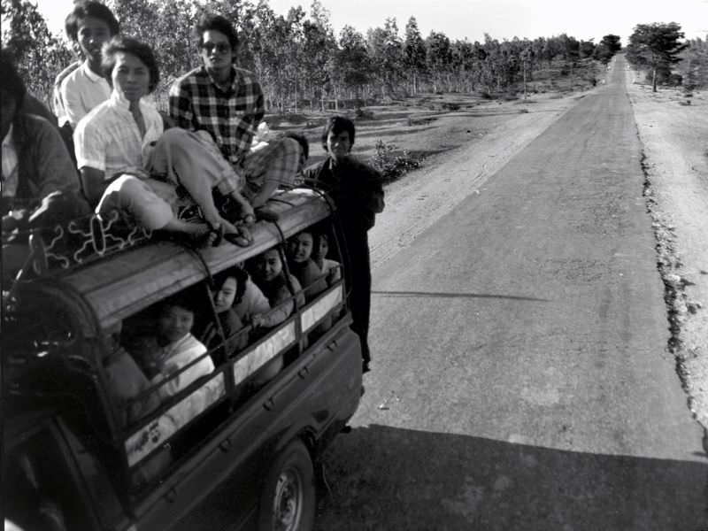 Stretch of roadway between Bagan and Thazi, Burma, 1986