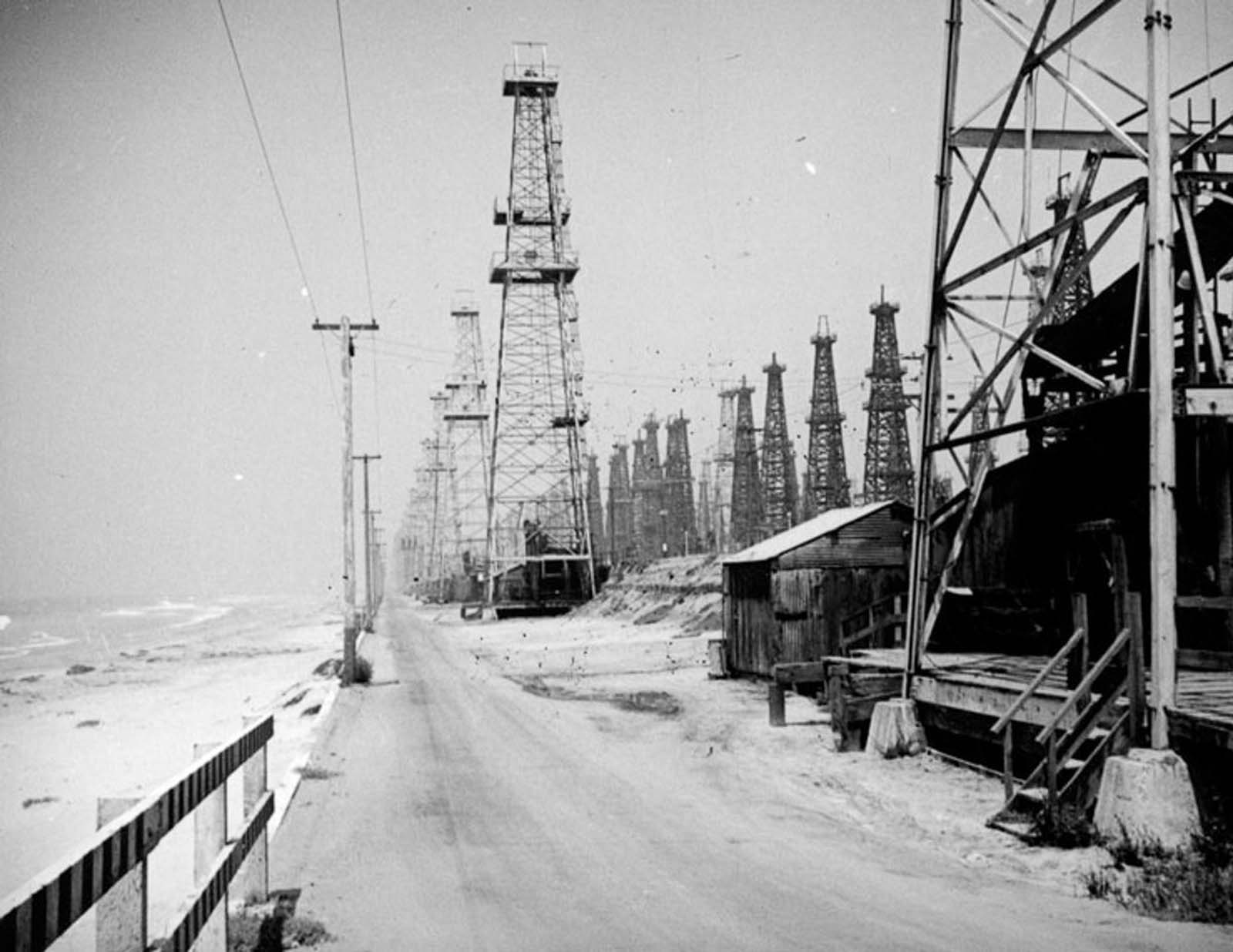 Oil derricks on Huntington Beach, 1937