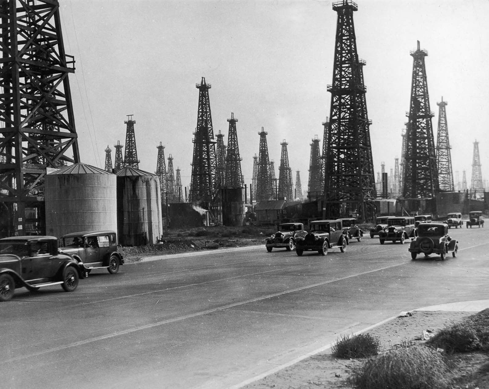 The Signal Hill oilfield in southern California, 1930