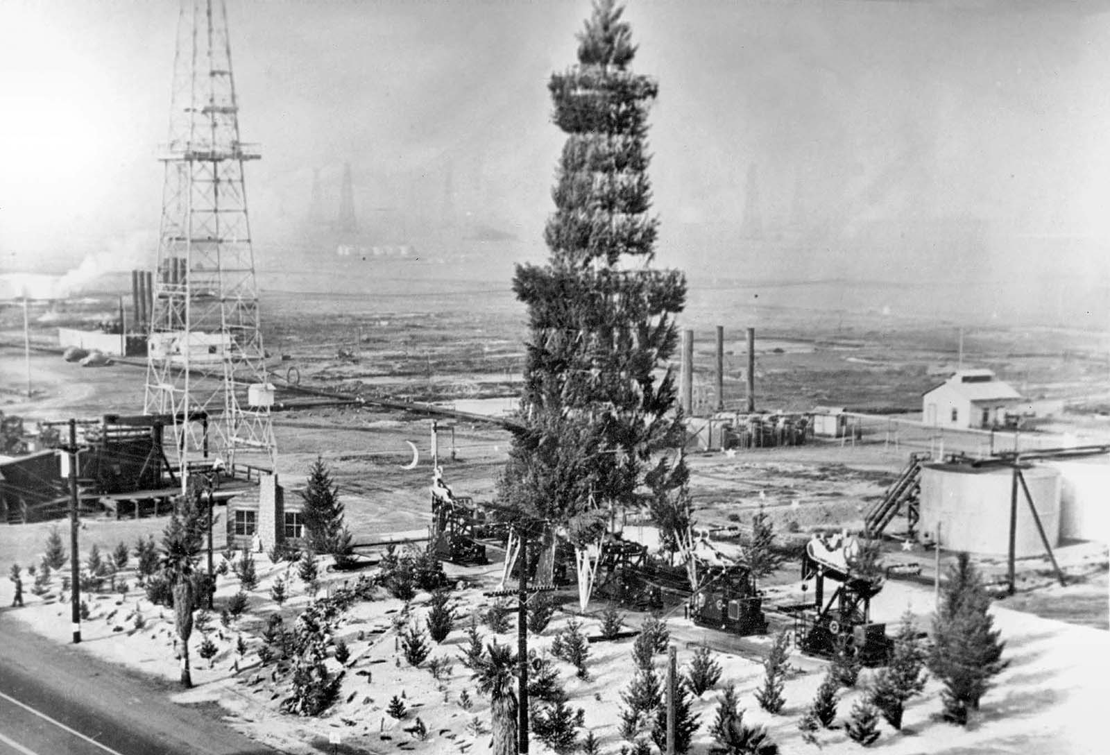 Oil derrick camouflaged as Christmas tree, Huntington Beach, 1939.