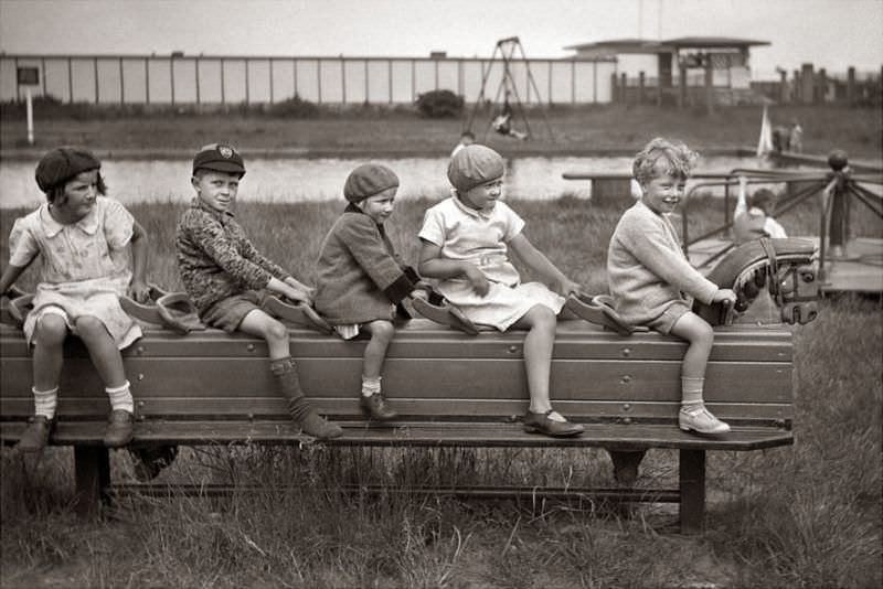 Stunning Vintage Photos of Children Having Fun During the 1950s