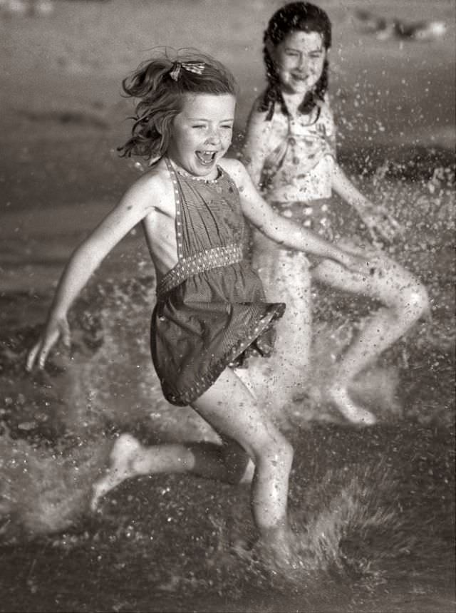 Stunning Vintage Photos of Children Having Fun During the 1950s