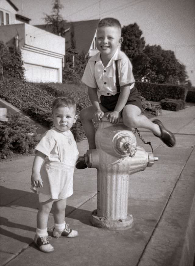 Stunning Vintage Photos of Children Having Fun During the 1950s