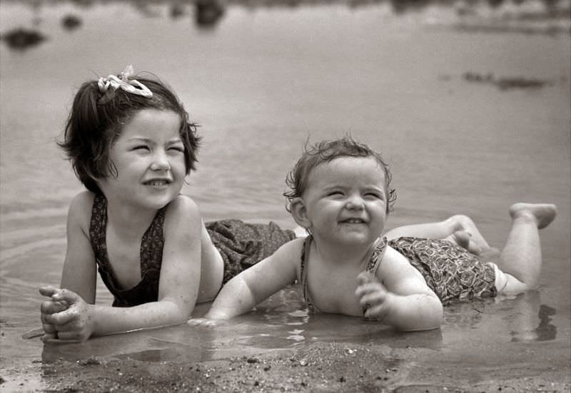 Stunning Vintage Photos of Children Having Fun During the 1950s