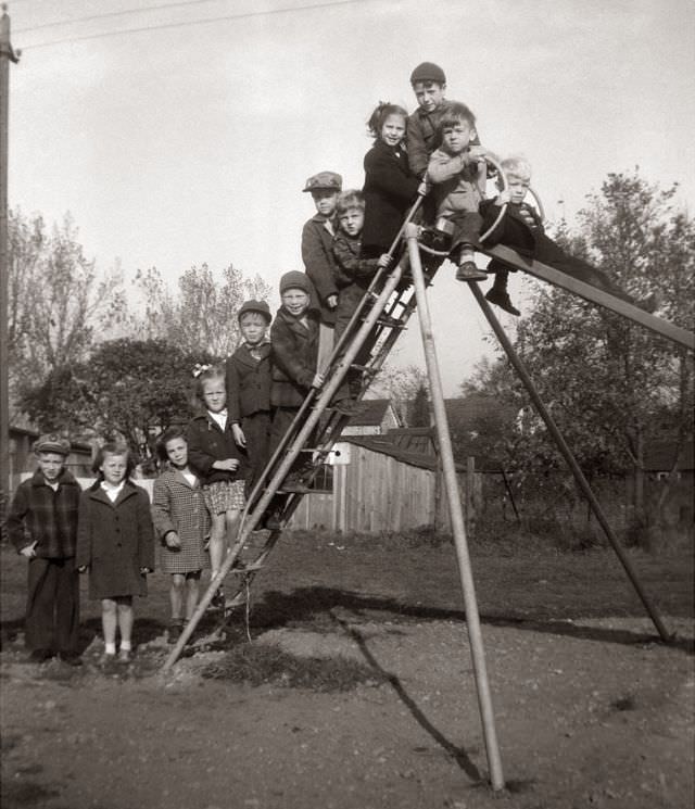 Stunning Vintage Photos of Children Having Fun During the 1950s