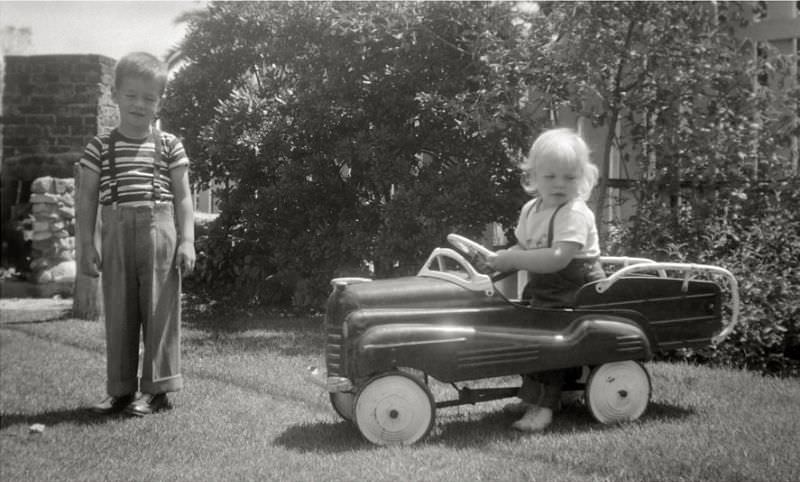 Stunning Vintage Photos of Children Having Fun During the 1950s