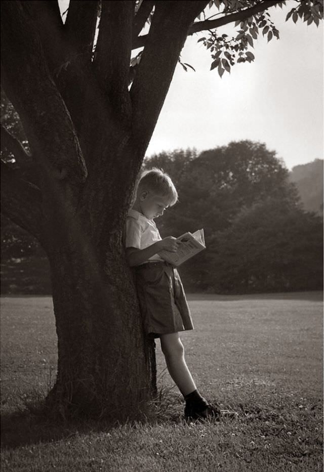 Stunning Vintage Photos of Children Having Fun During the 1950s