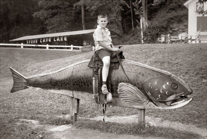 Stunning Vintage Photos of Children Having Fun During the 1950s