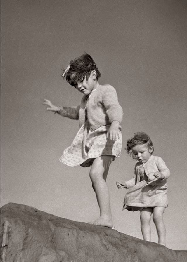 Stunning Vintage Photos of Children Having Fun During the 1950s