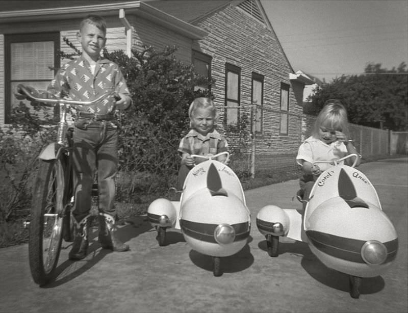 Stunning Vintage Photos of Children Having Fun During the 1950s