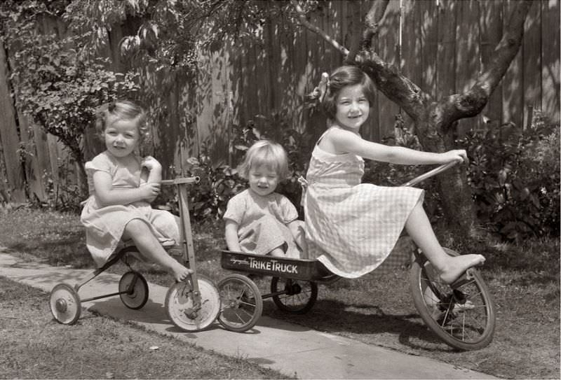 Stunning Vintage Photos of Children Having Fun During the 1950s