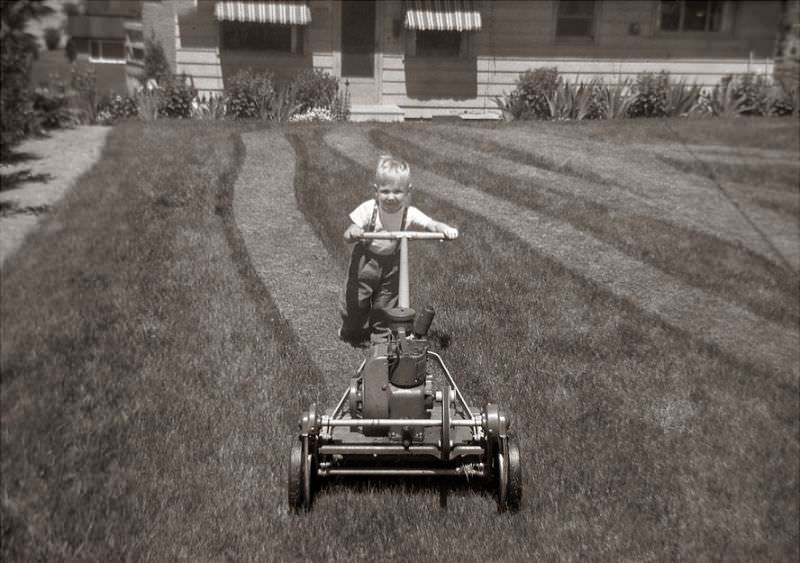 Stunning Vintage Photos of Children Having Fun During the 1950s