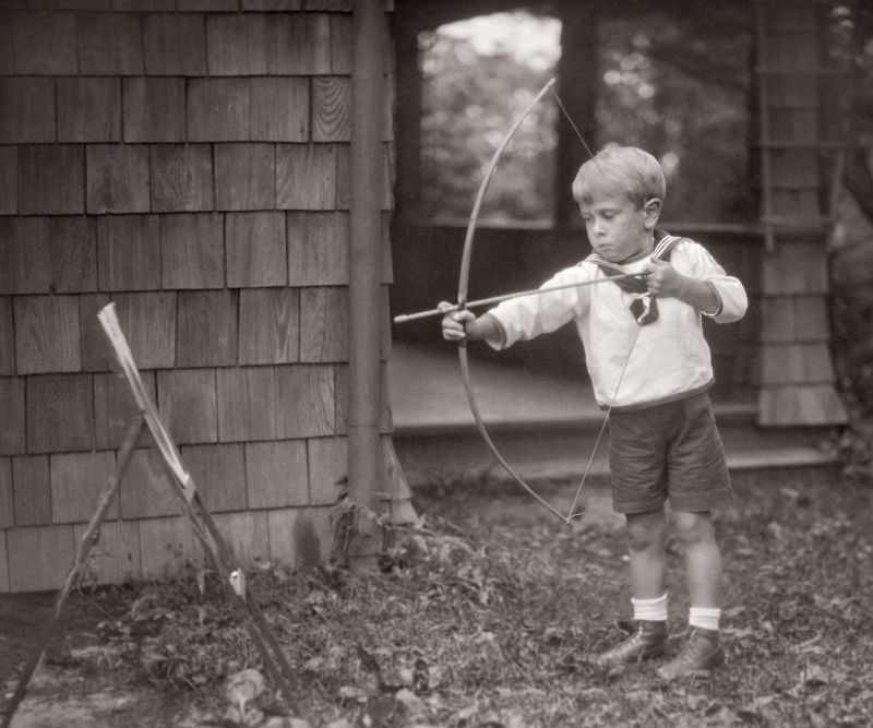 Stunning Vintage Photos of Children Having Fun During the 1950s