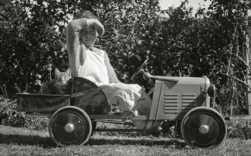 Stunning Vintage Photos of Children Having Fun During the 1950s