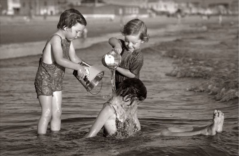 Stunning Vintage Photos of Children Having Fun During the 1950s