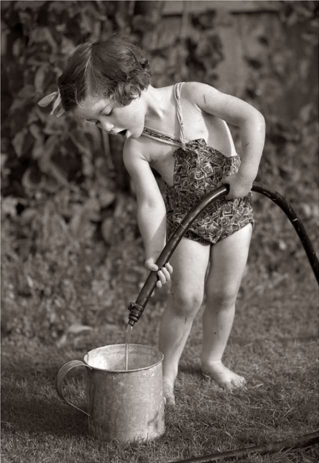 Stunning Vintage Photos of Children Having Fun During the 1950s