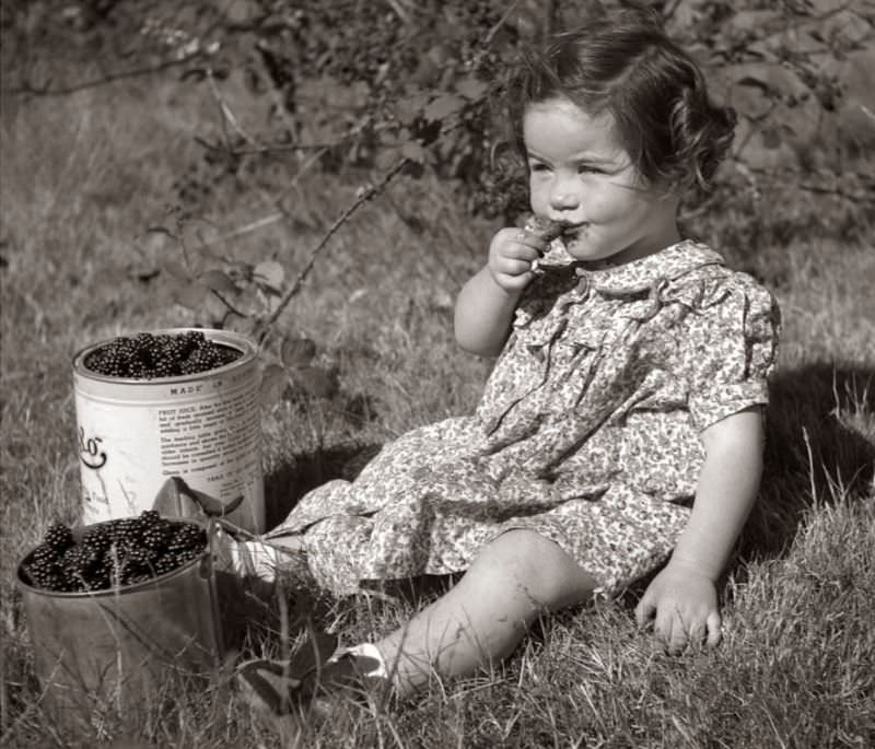 Stunning Vintage Photos of Children Having Fun During the 1950s