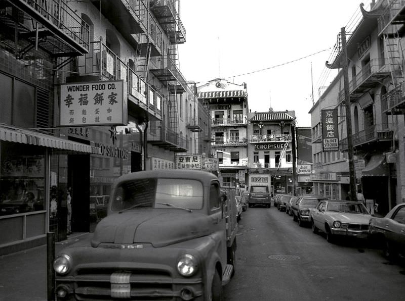 Waverley between Washington and Clay, Chinatown, San Francisco, 1982