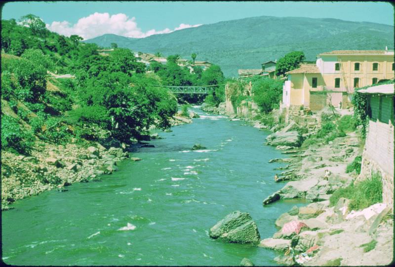 Bridge over Rio Fonce leaving San Gil, Colombia