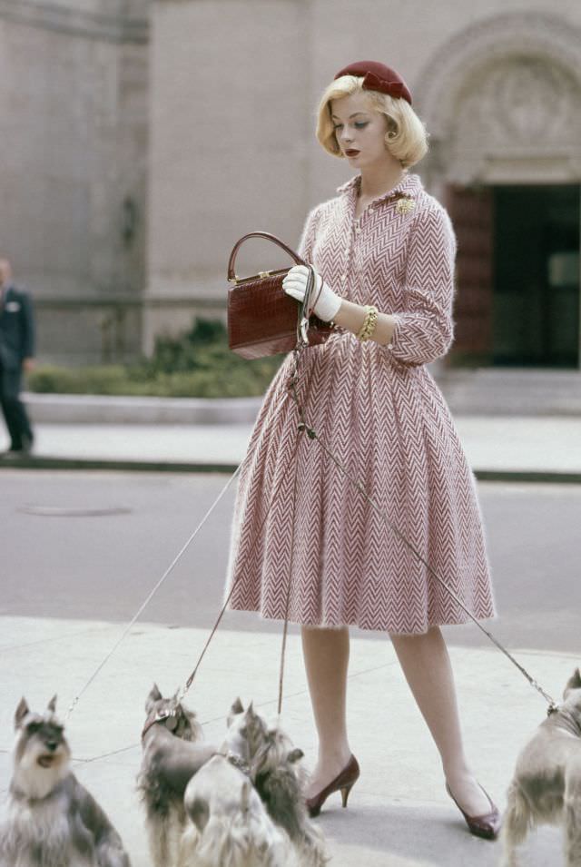 Model wearing a knitted dress by Anne Fogarty, velvet hat by Emme and an alligator bag by Lucille, 1959
