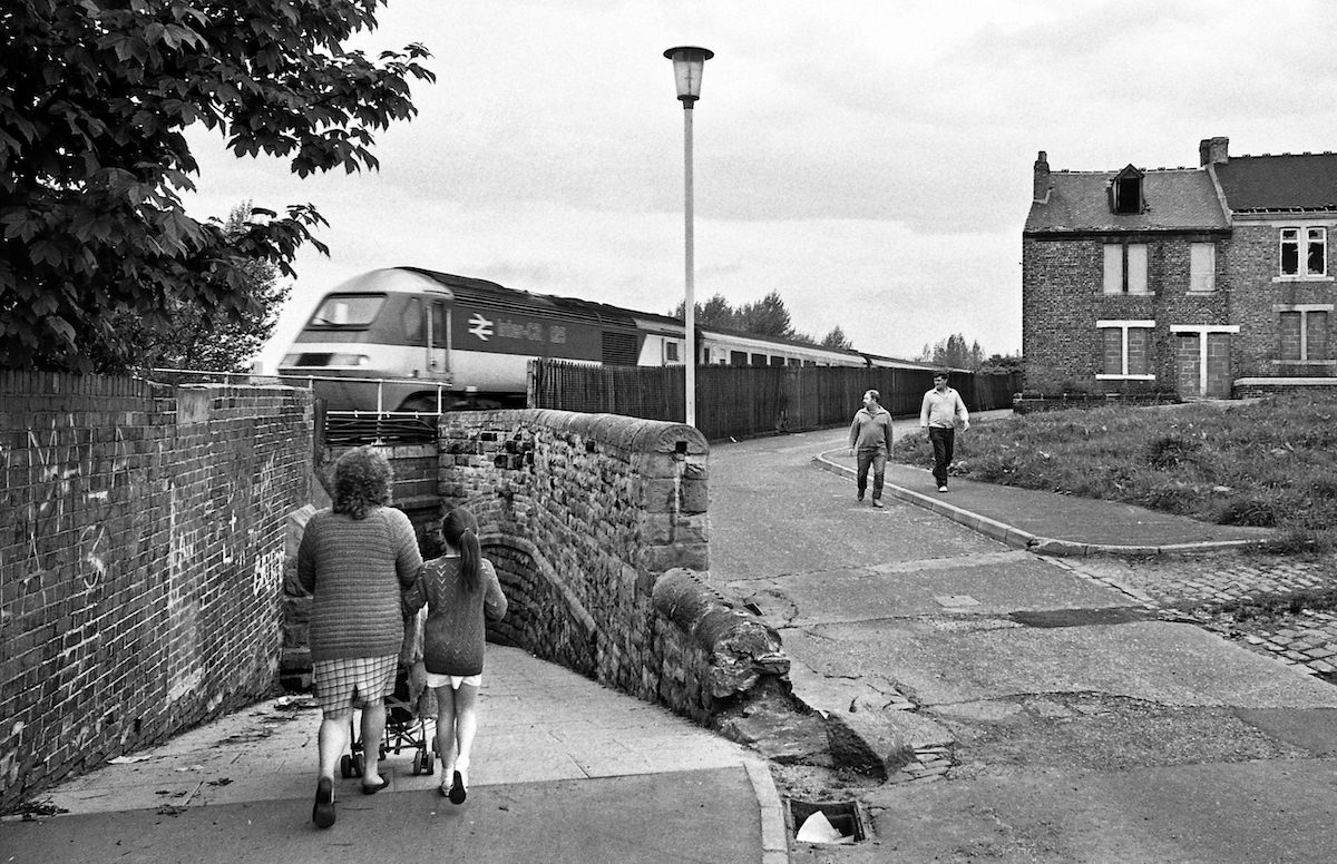 A southbound HST seen from Elysium Lane, near the site of Bensham station (Gateshead) on 27th May 1985.